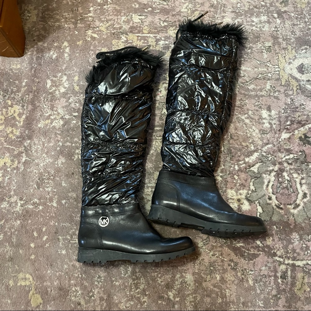 Michaoel Kors fur lined winter boots, hardly worn. Excellent condition